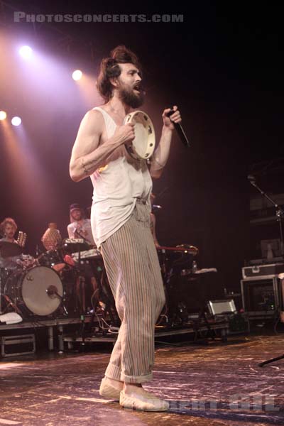 EDWARD SHARPE AND THE MAGNETIC ZEROS - 2013-07-08 - PARIS - Le Trianon - 